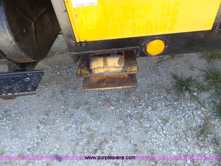 image for item K5717 2006 International 7300 digger derrick truck