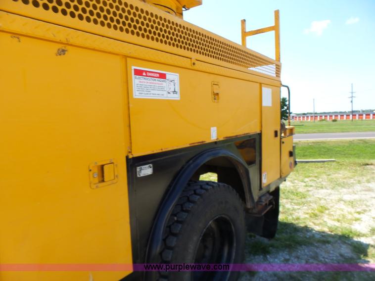 image for item K5717 2006 International 7300 digger derrick truck