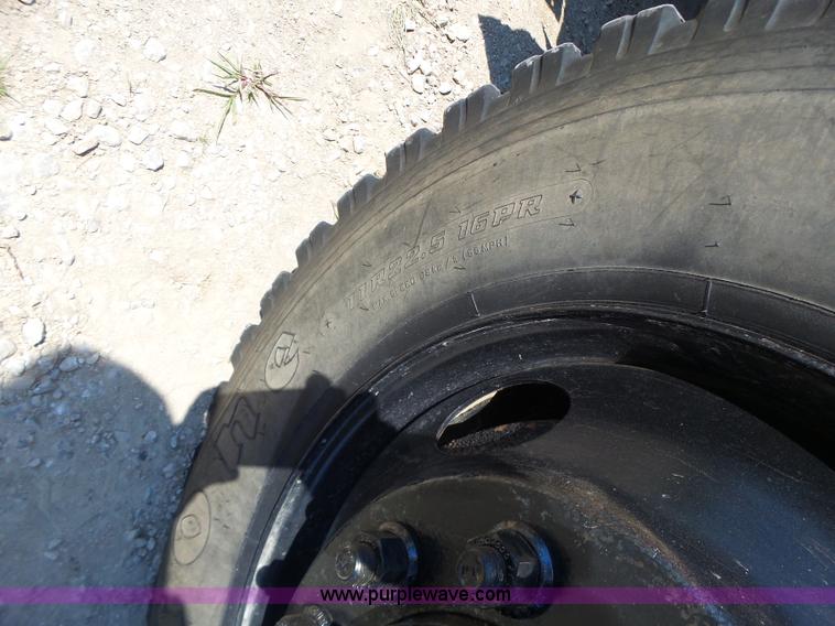 image for item K5717 2006 International 7300 digger derrick truck