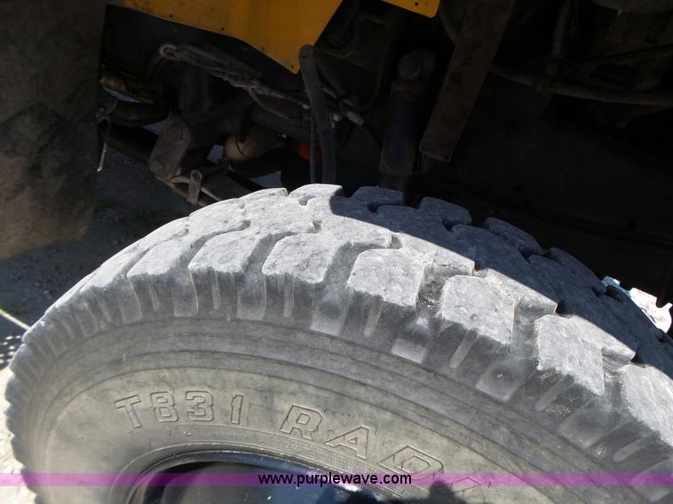 image for item K5717 2006 International 7300 digger derrick truck