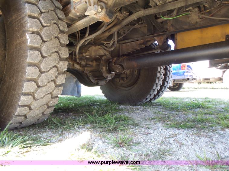 image for item K5717 2006 International 7300 digger derrick truck