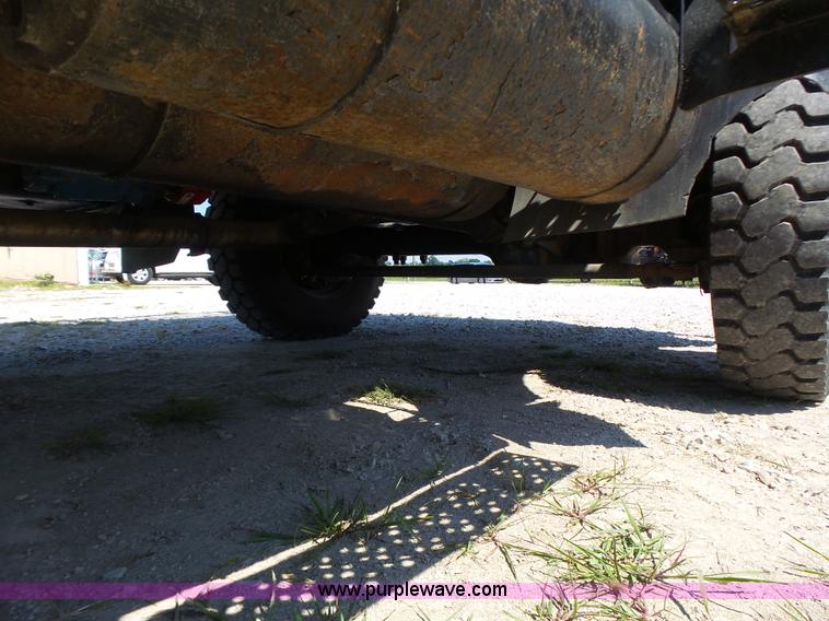 image for item K5717 2006 International 7300 digger derrick truck