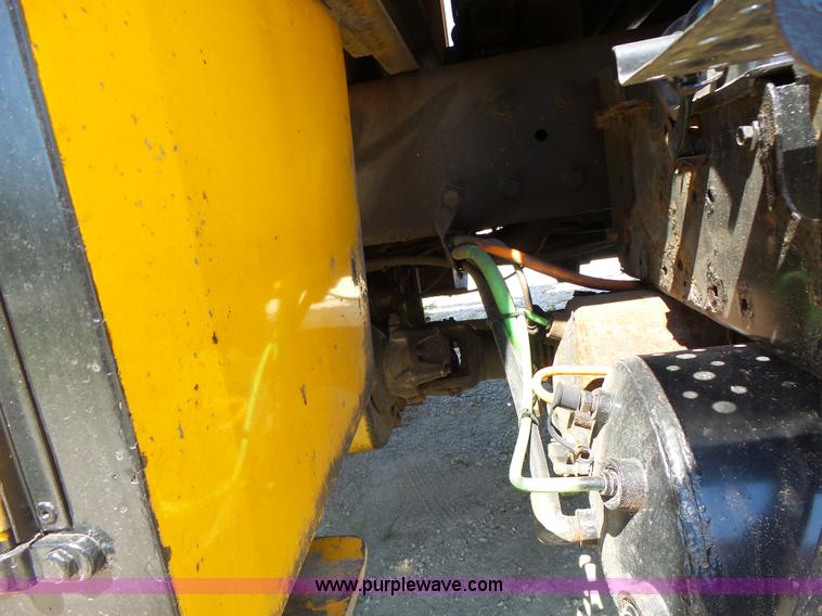 image for item K5717 2006 International 7300 digger derrick truck