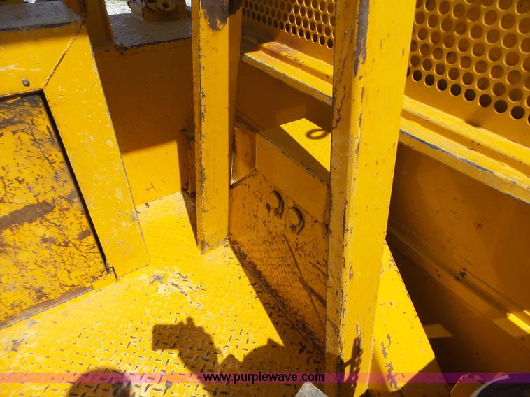 image for item K5717 2006 International 7300 digger derrick truck