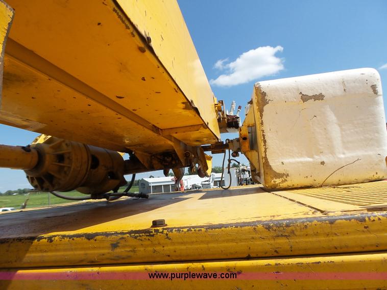 image for item K5717 2006 International 7300 digger derrick truck