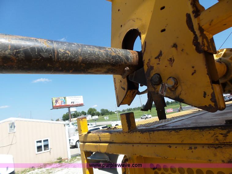 image for item K5717 2006 International 7300 digger derrick truck