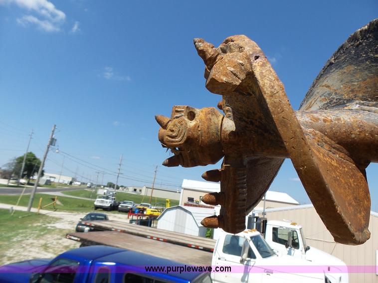 image for item K5717 2006 International 7300 digger derrick truck