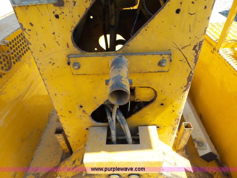 image for item K5717 2006 International 7300 digger derrick truck