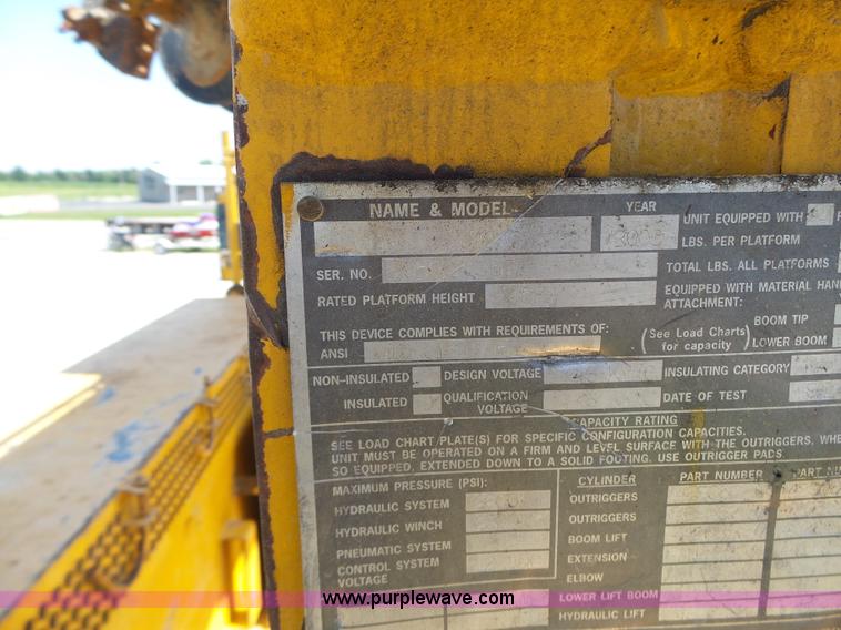 image for item K5717 2006 International 7300 digger derrick truck