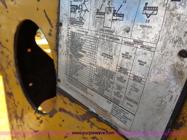 image for item K5717 2006 International 7300 digger derrick truck