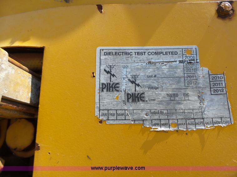 image for item K5717 2006 International 7300 digger derrick truck