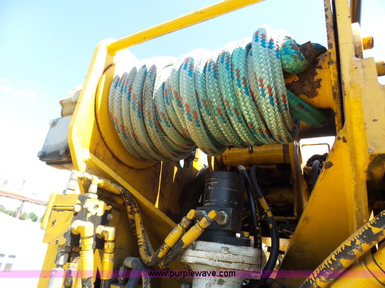 image for item K5717 2006 International 7300 digger derrick truck