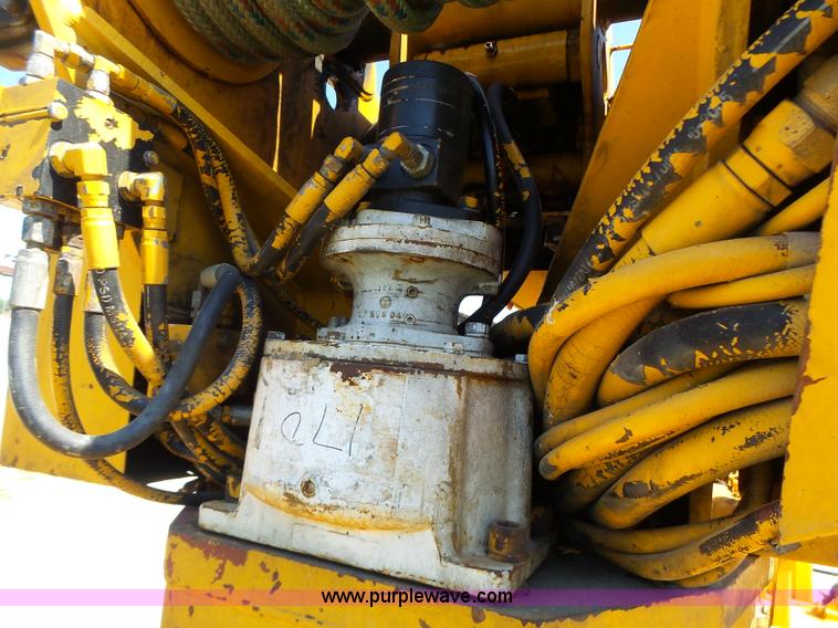 image for item K5717 2006 International 7300 digger derrick truck