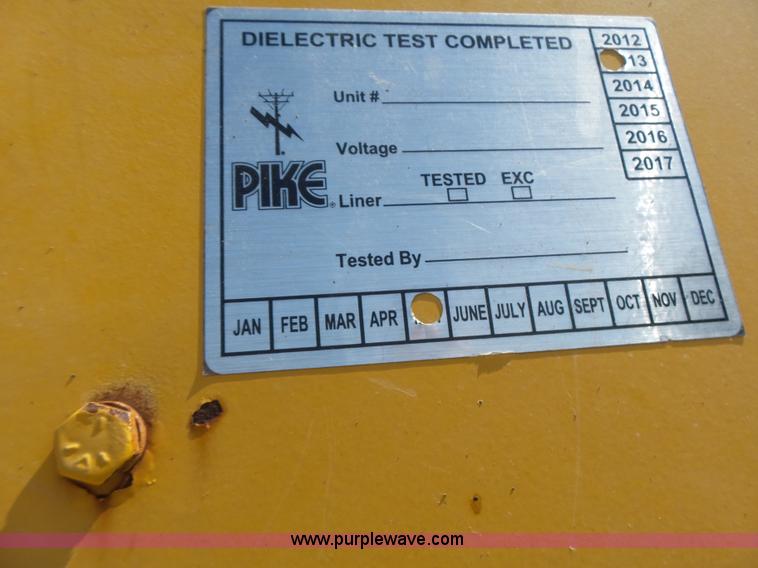 image for item K5717 2006 International 7300 digger derrick truck