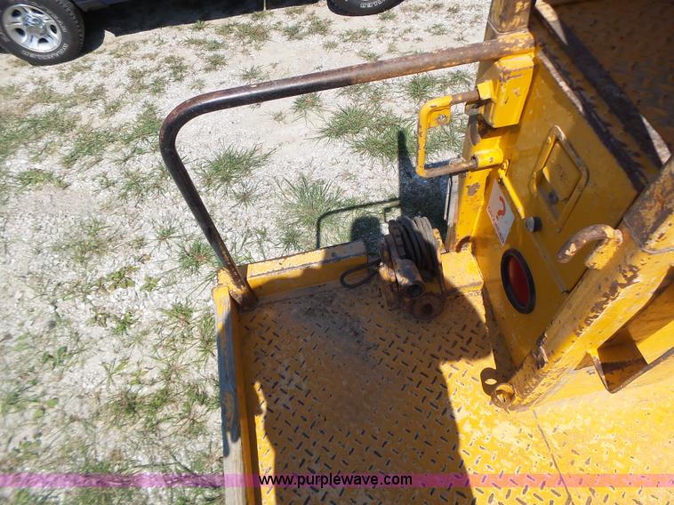 image for item K5717 2006 International 7300 digger derrick truck