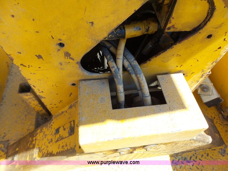 image for item K5717 2006 International 7300 digger derrick truck