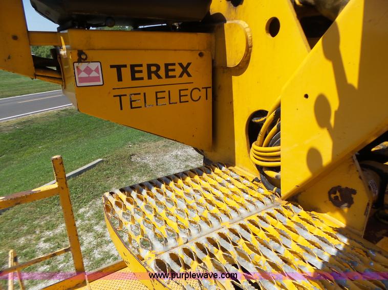 image for item K5717 2006 International 7300 digger derrick truck