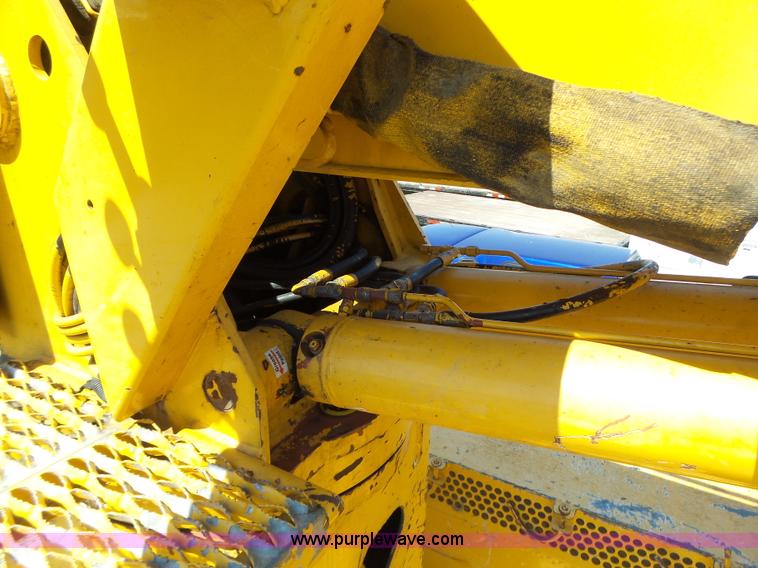 image for item K5717 2006 International 7300 digger derrick truck