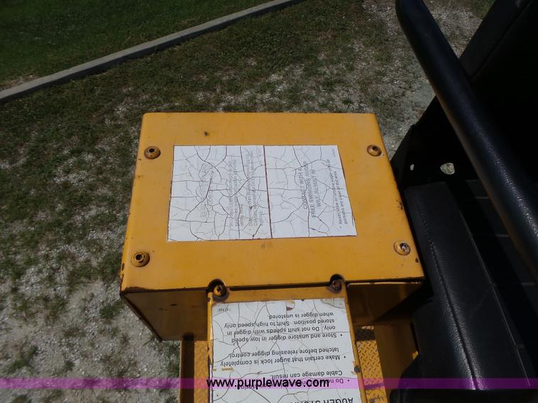 image for item K5717 2006 International 7300 digger derrick truck