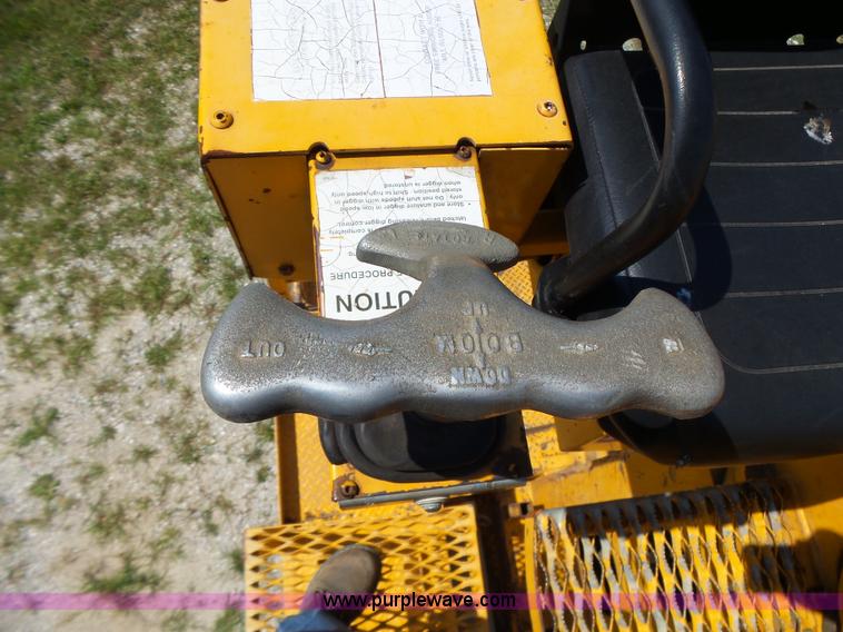 image for item K5717 2006 International 7300 digger derrick truck