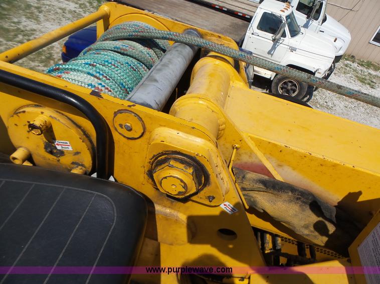 image for item K5717 2006 International 7300 digger derrick truck