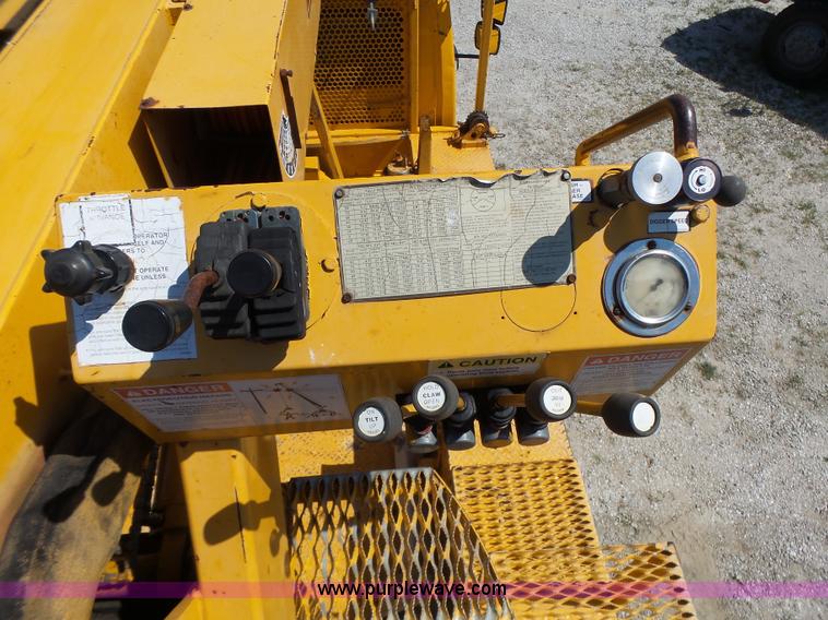 image for item K5717 2006 International 7300 digger derrick truck