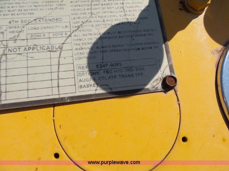 image for item K5717 2006 International 7300 digger derrick truck