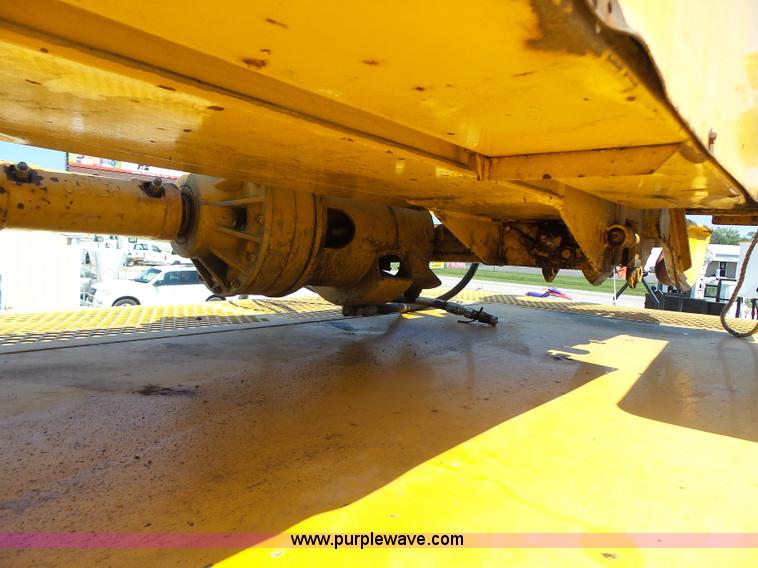 image for item K5717 2006 International 7300 digger derrick truck