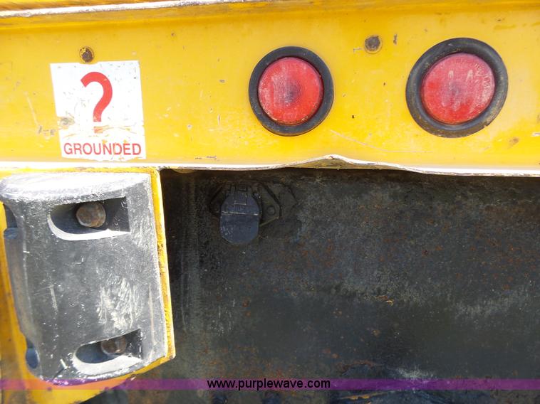 image for item K5717 2006 International 7300 digger derrick truck