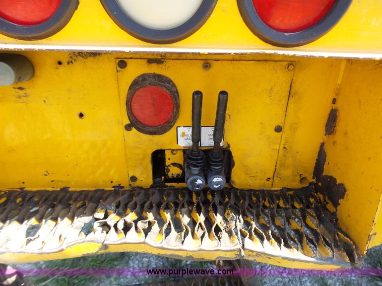 image for item K5717 2006 International 7300 digger derrick truck