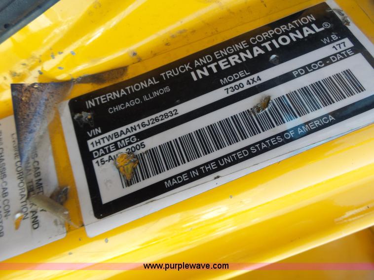 image for item K5717 2006 International 7300 digger derrick truck