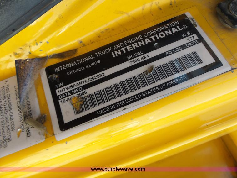 image for item K5717 2006 International 7300 digger derrick truck