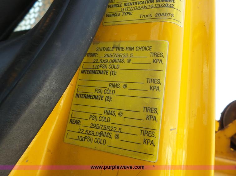 image for item K5717 2006 International 7300 digger derrick truck