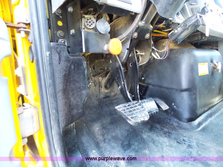 image for item K5717 2006 International 7300 digger derrick truck