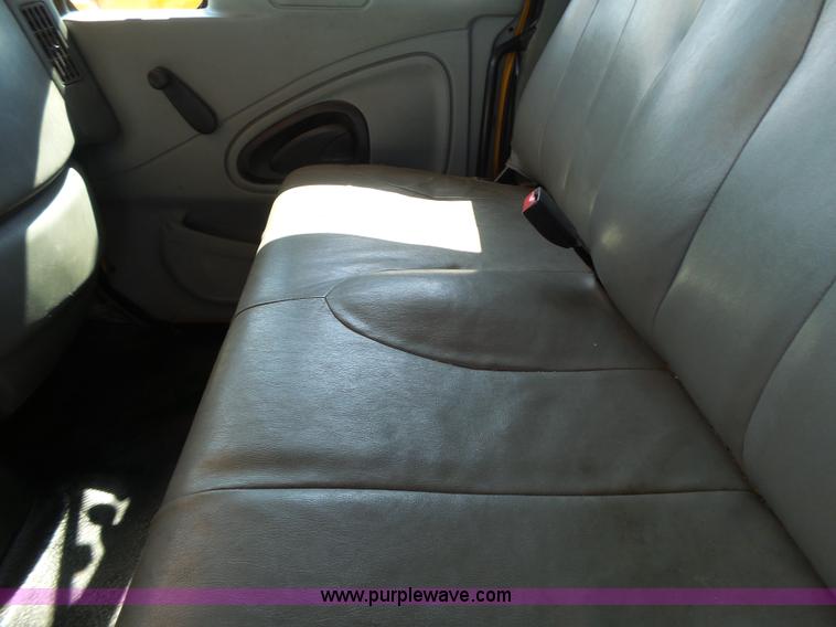 image for item K5717 2006 International 7300 digger derrick truck