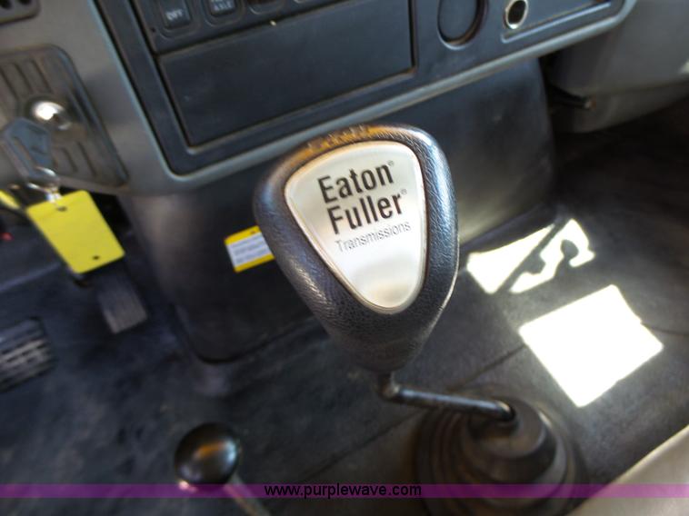 image for item K5717 2006 International 7300 digger derrick truck