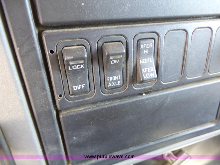 image for item K5717 2006 International 7300 digger derrick truck