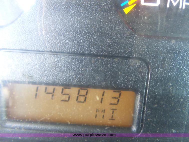 image for item K5717 2006 International 7300 digger derrick truck