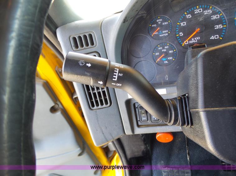 image for item K5717 2006 International 7300 digger derrick truck