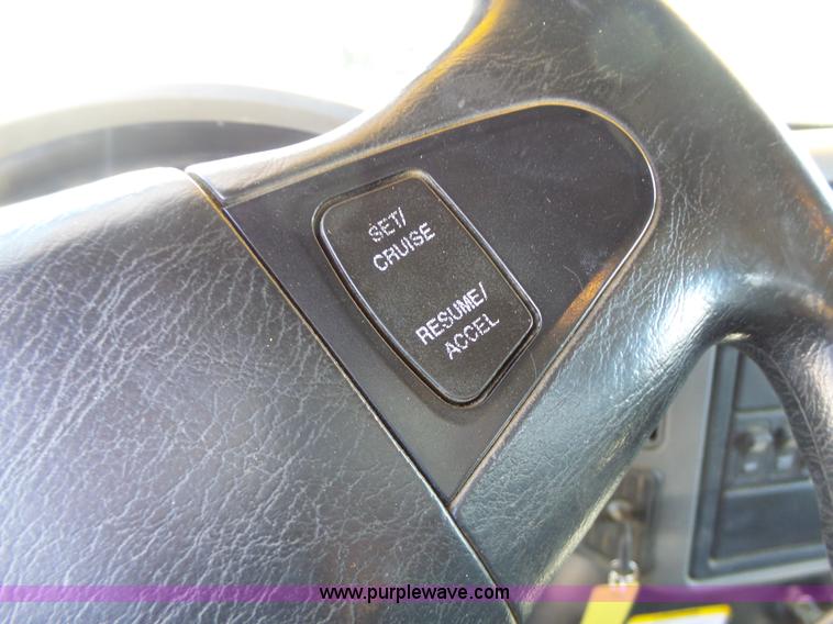 image for item K5717 2006 International 7300 digger derrick truck