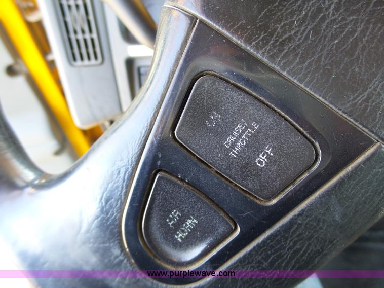 image for item K5717 2006 International 7300 digger derrick truck