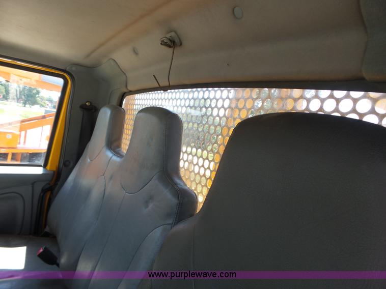 image for item K5717 2006 International 7300 digger derrick truck