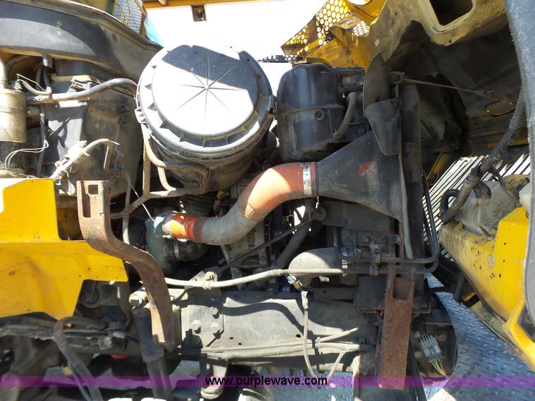 image for item K5717 2006 International 7300 digger derrick truck