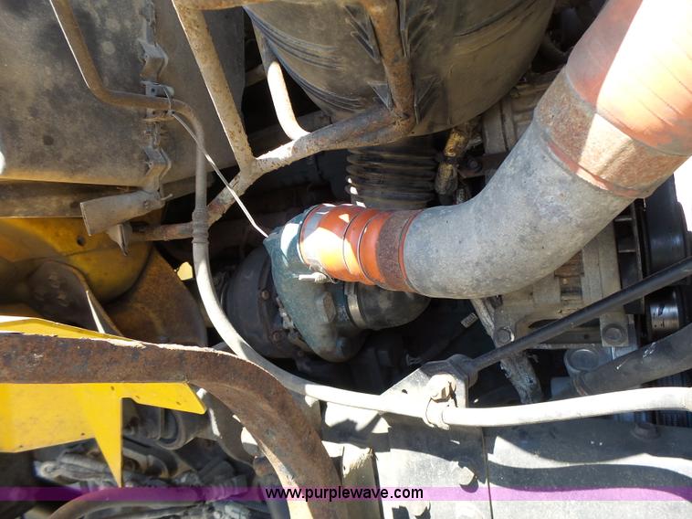 image for item K5717 2006 International 7300 digger derrick truck