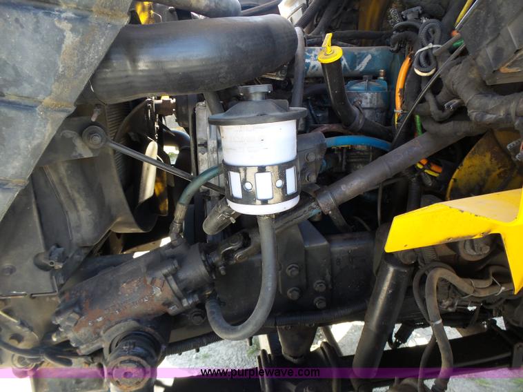 image for item K5717 2006 International 7300 digger derrick truck