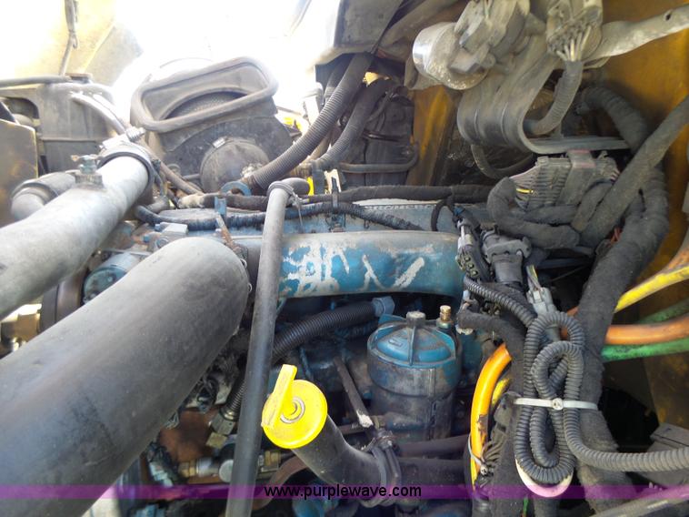 image for item K5717 2006 International 7300 digger derrick truck