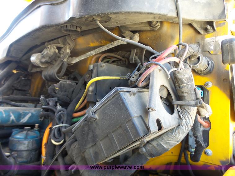 image for item K5717 2006 International 7300 digger derrick truck