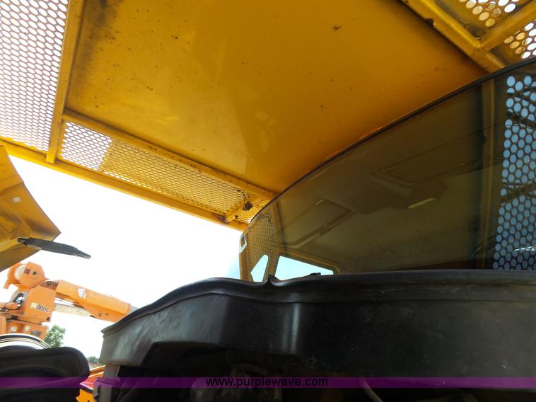 image for item K5717 2006 International 7300 digger derrick truck