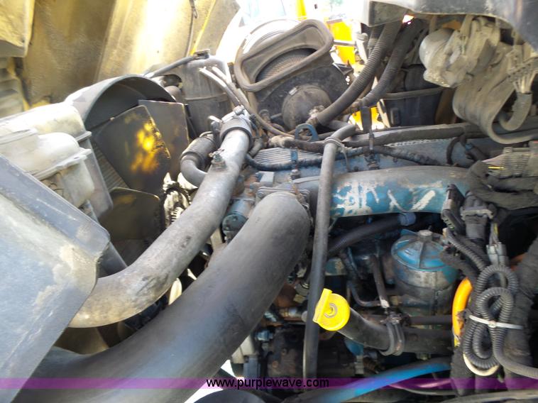 image for item K5717 2006 International 7300 digger derrick truck