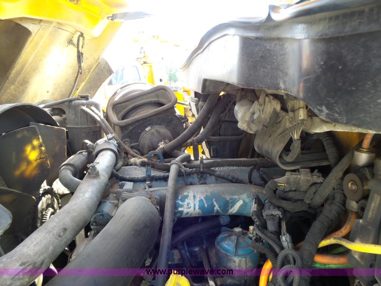 image for item K5717 2006 International 7300 digger derrick truck